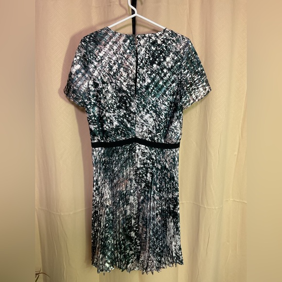 Karen Millen Pleated  Patterned Midi Dress - Picture 2 of 13